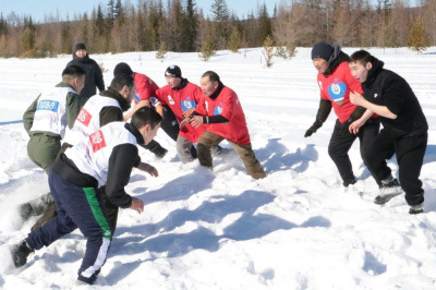 В этот холодный день было жарко! /    