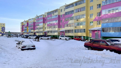 Благоустройство двора 31 дома в Удачном завершится в 2024 году /    