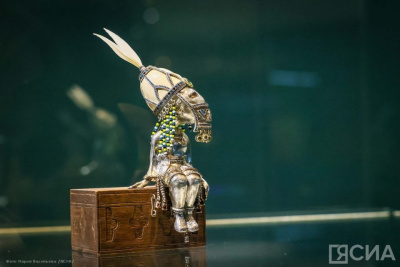 В НХМ Якутии открылась выставка всемирно известного художника-ювелира Александра Манжурьева / Майя Гоголева   