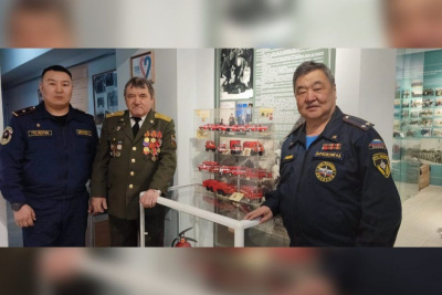 В Якутске открылась выставка, посвященная ветерану пожарной охраны Якутии Георгию Атласову / Айаал Аргунов Якутск Якутск Республика Саха (Якутия)