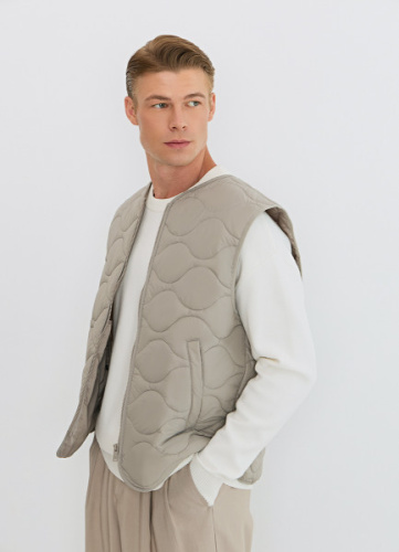 Стёганый утеплённый жилет, Серый