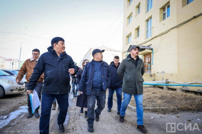 Дмитрий Садовников проверил ход ремонта фасадов домов Якутска / Саина Титова Якутск Якутск Республика Саха (Якутия)