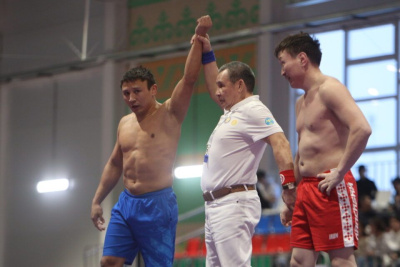 Видео. Лучшие броски турнира по хапсагаю памяти Иннокентия Халдеева / Дьулустаан Сергеев   