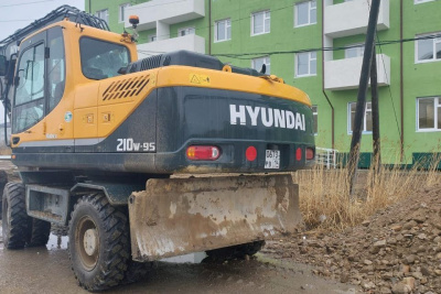 В Олекминске школа и частный сектор остались без света из-за экскаватора / ЯСИА   