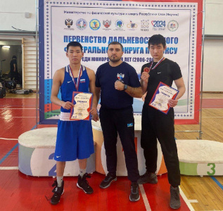 У мирнинских боксеров две бронзы /    