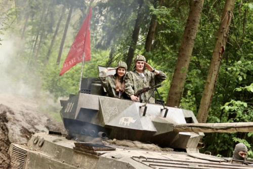 Армата-тур на танке