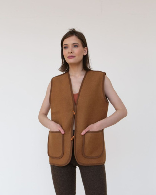 Валяный жилет из верблюжьей шерсти
