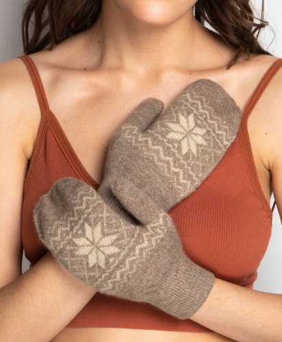 Варежки с рисунком из кашемира капучино