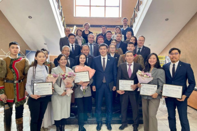 Молодым ученым вручили гранты главы Якутии / ЯСИА   