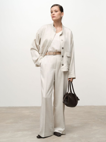 Бомбер из вискозы 420225 бежевый