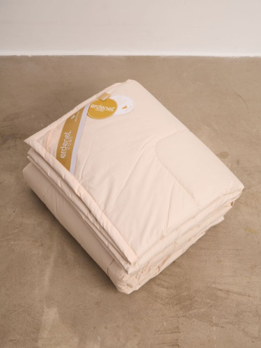 Стеганое одеяло из пуха верблюда CO49 пудровое 200*220