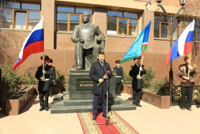 В Якутске воздали дань памяти Василию Никифорову-Кюлюмнюр / ЯСИА Якутск Якутск Республика Саха (Якутия)