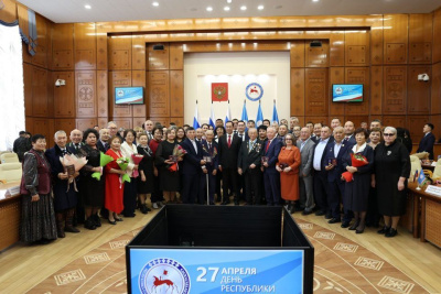 Государственные награды вручили якутянам в День республики / Саина Титова   