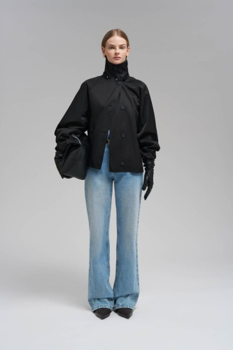 Ветровка со съемным капюшоном