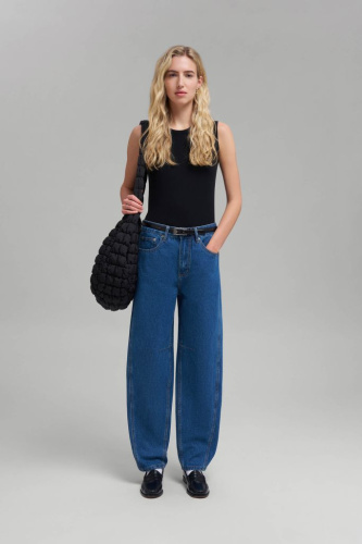 Джинсы объемного кроя