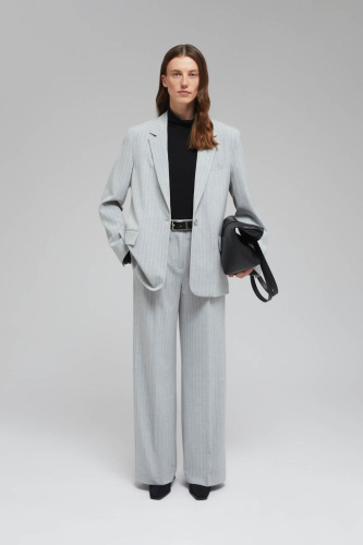 Однобортный жакет в полоску