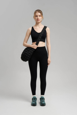 Спортивный топ из трикотажа с антибактериальной пропиткой