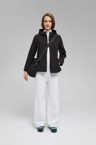 Ветровка с капюшоном