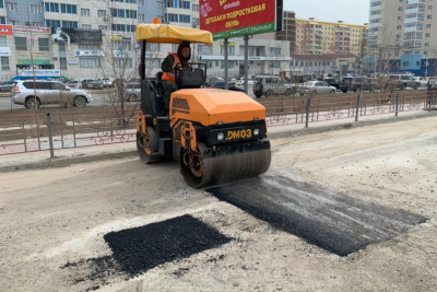 Ямочный ремонт в Якутске затронет 20 тысяч квадратных метров дорог / ЯСИА Якутск Якутск Республика Саха (Якутия)
