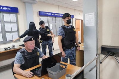 Скальпель, отвертки и огнестрел: что пытались пронести посетители в суды Якутии / ЯСИА   