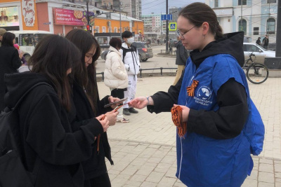 Более 18 тысяч георгиевских ленточек раздали в Якутии. Акция продлится по 9 мая / Айаал Аргунов   Республика Саха (Якутия)