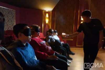 Через звуки, запахи и прикосновения: в Якутске прошел тифлоконцерт ко Дню Победы / Нарыйа Пахомова Якутск Якутск Республика Саха (Якутия)