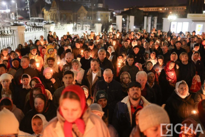 Пасхальное богослужение провели в Градоякутском Преображенском кафедральном соборе / ЯСИА   