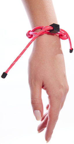 Браслет с узлами розовый