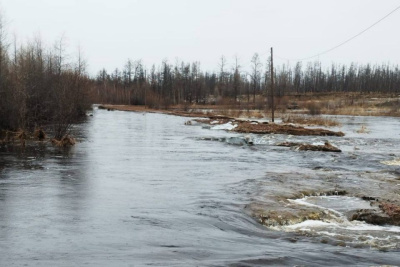 Из-за половодья в Горном районе смыло дорогу между селами Орто-Сурт и Кептин / ЯСИА   