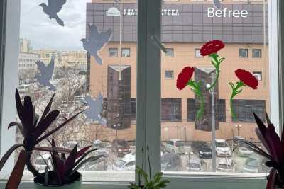 Коллектив «Сахамедиа» присоединился к акции «Окна Победы» / Мария Горохова   