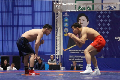 Ряд сенсаций преподнес турнир Иннокентия Халдеева по хапсагаю / Дьулустаан Сергеев   