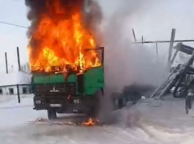 В Нюрбинском районе Якутии загорелся большегруз МАЗ / Нарыйа Пахомова   