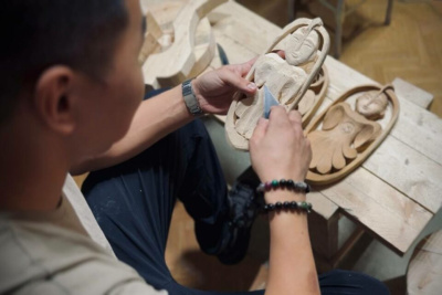 Ветеран СВО открыл в Якутске мастерскую по дереву / ЯСИА Якутск Якутск Республика Саха (Якутия)