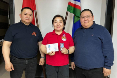 Старшей медсестре из Якутска вручили сразу два нагрудных знака / Саина Титова Якутск Якутск Республика Саха (Якутия)