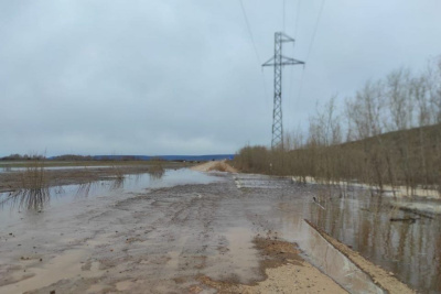 Из-за половодья закрыт проезд по участку дороги «Умнас» в Олекминском районе / ЯСИА   