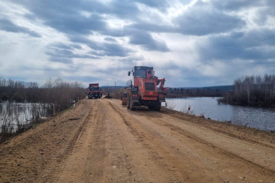 Восстановлен проезд на участке автодороги «Умнас» в Олекминском районе / ЯСИА   