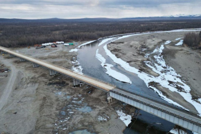 На автодороге «Оймякон» открыто движение по новому мосту через реку Куйдусун  / ЯСИА   