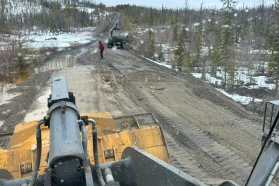 Талые воды вышли на двух участках автодороги «Амга» / ЯСИА   