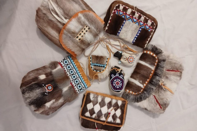 Мастерица из Среднеколымского района начала делать национальные обереги для бойцов СВО / Мария Горохова   