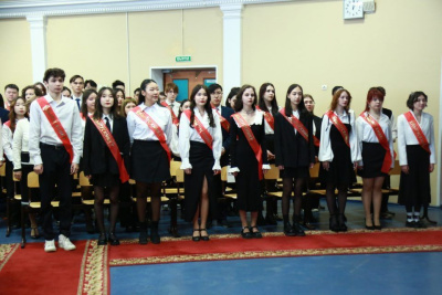 Выпускников городской классической гимназии Якутска поздравили с последним звонком / ЯСИА Якутск Якутск Республика Саха (Якутия)