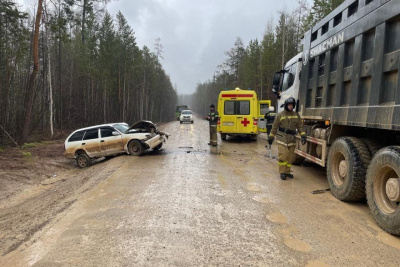 Двух человек госпитализировали после ДТП в Ленском районе / ЯСИА   