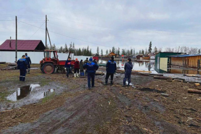 В пострадавших от паводка населенных пунктах Намского района восстановили электроснабжение / ЯСИА   