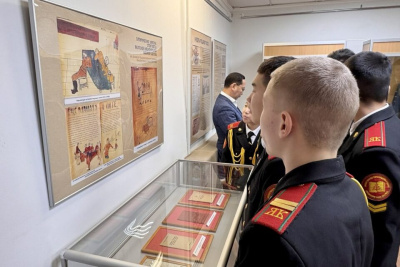 Открылась выставка к 100-летию Якутской национальной военной школы / ЯСИА   