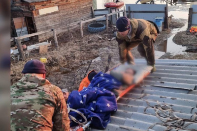 Врачи из Якутска спасли пострадавшую из-за паводка жительницу Намского района / Саина Титова Якутск Якутск Республика Саха (Якутия)