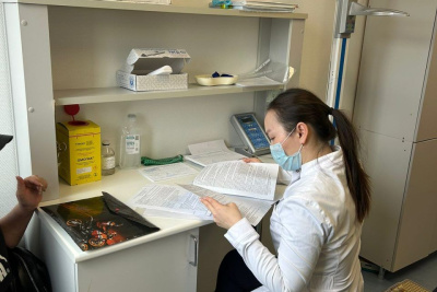 Бригада врачей Республиканской больницы № 2 осмотрела более ста пациентов в селе Хатырык / ЯСИА   