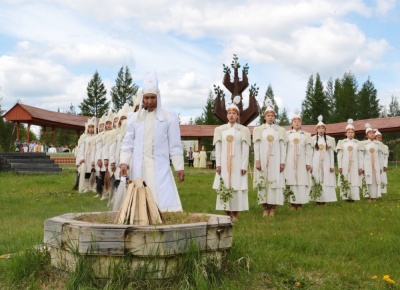 Идет подготовка к Ысыаху алмазного края /    