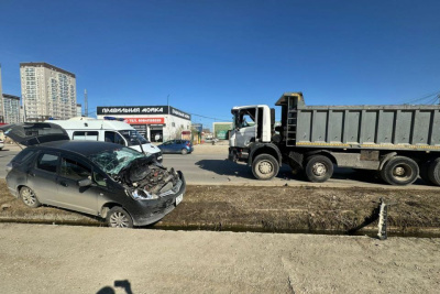 Тройное ДТП произошло на проспекте Николаева в Якутске / ЯСИА Якутск Якутск Республика Саха (Якутия)