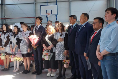 Для выпускников школы № 20 Якутска прозвенел последний звонок / ЯСИА Якутск Якутск Республика Саха (Якутия)