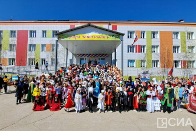В одной из школ Якутска прошёл межнациональный фестиваль «В семье единой» / Анна Лебединская Якутск Якутск Республика Саха (Якутия)