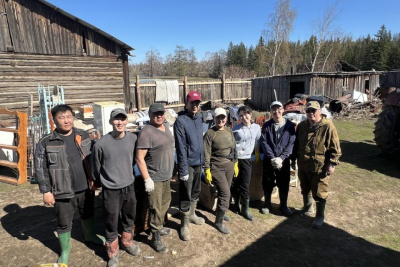Команда Федерации профсоюзов Якутии провела субботник в Намском улусе / ЯСИА  Намский Республика Саха (Якутия)